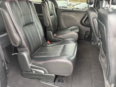 Used 2018 Dodge Grand Caravan GT FWD image 12
