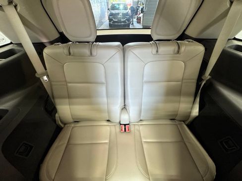 Used 2022 Lincoln Aviator AWD w/ Premium Package image 26
