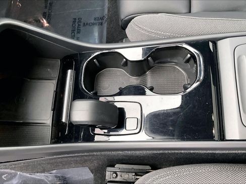 Used 2023 Volvo C40 Recharge Core w/ Climate Package image 20