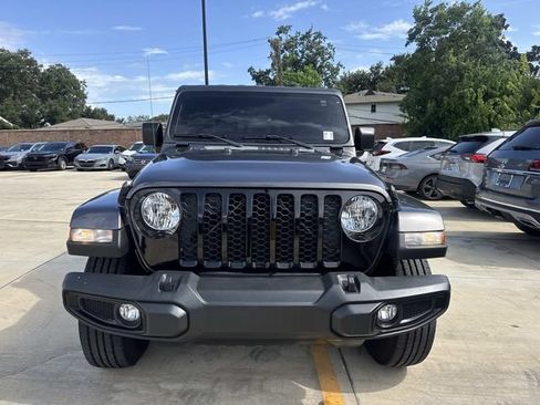 Used 2022 Jeep Gladiator Sport AWD/4WD image 2