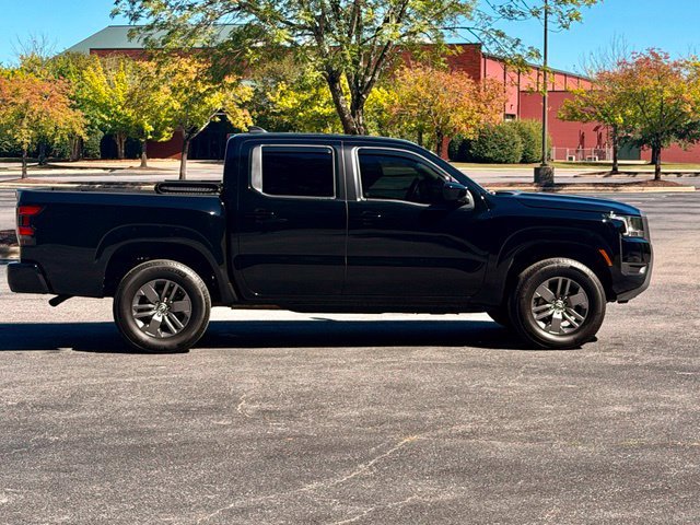 Used 2025 Nissan Frontier SV AWD/4WD image 7
