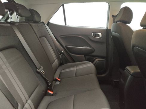 Used 2023 Hyundai Venue SEL image 19