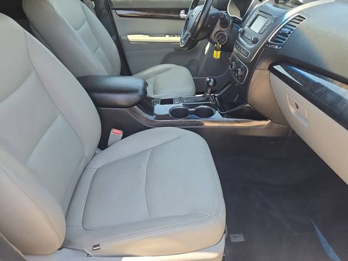 Used 2014 Kia Sorento LX AWD/4WD image 10