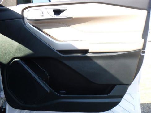 Used 2024 Ford Explorer Limited image 22