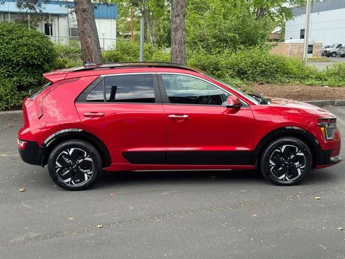 Used 2025 Kia Niro Wave w/ Wave Preserve Package FWD image 4