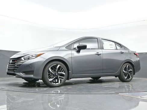 New 2025 Nissan Versa SR w/ Trunk Package FWD image 21
