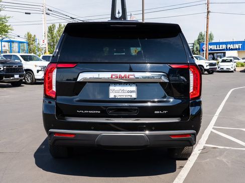 Used 2023 GMC Yukon XL SLT w/ SLT Premium Package AWD/4WD image 3