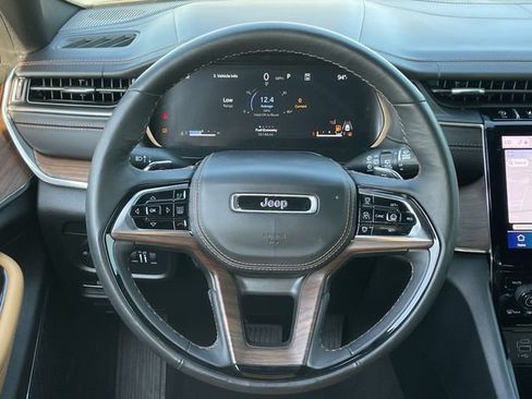 Used 2025 Jeep Grand Cherokee L Summit w/ Obsidian Package AWD/4WD image 13