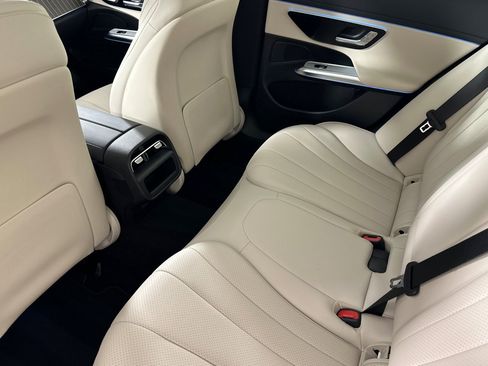 Used 2025 Mercedes-Benz E 350 Sedan image 11