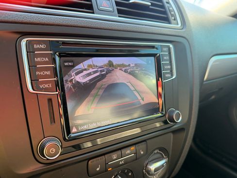 Used 2017 Volkswagen Jetta SE image 17