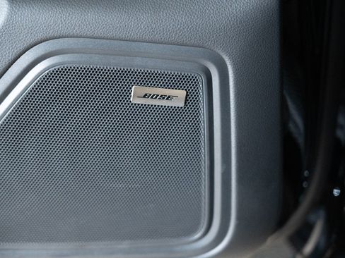 Certified 2026 Porsche Macan AWD/4WD image 17
