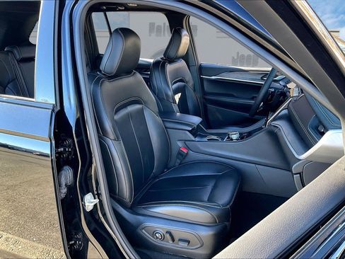 Certified 2024 Jeep Grand Cherokee Limited image 7