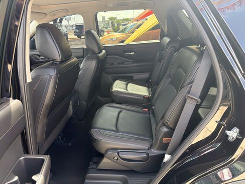 Used 2024 Nissan Pathfinder SL w/ SL Premium Package FWD image 10