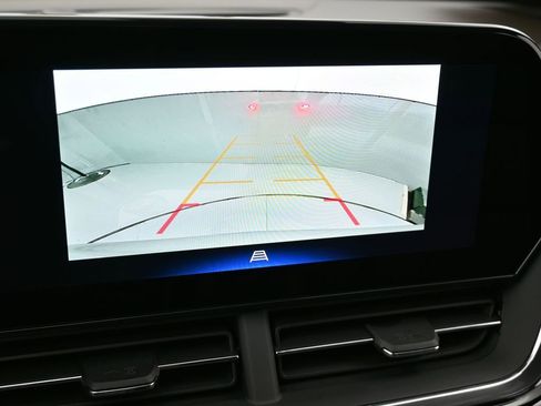 Used 2025 Chevrolet Trax RS w/ Driver Confidence Package image 21