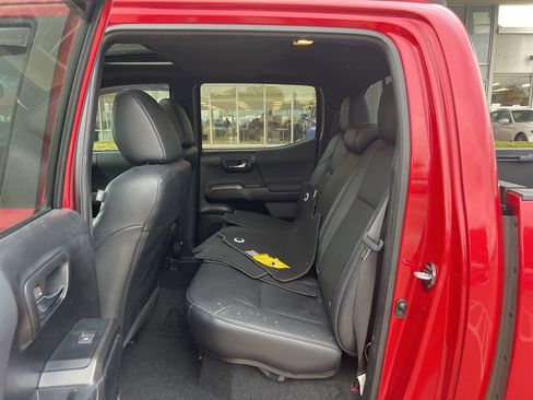 Used 2022 Toyota Tacoma TRD Sport w/ TRD Premium Sport Package image 16