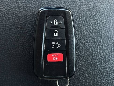 Used 2025 Toyota RAV4 XLE w/ Convenience Package FWD image 29