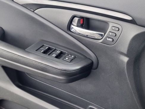 Used 2016 Honda Pilot Touring image 24