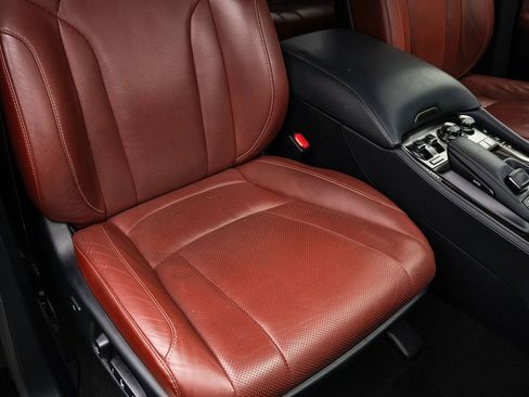 Used 2021 Lexus LX 570 4WD w/ Luxury Package image 22