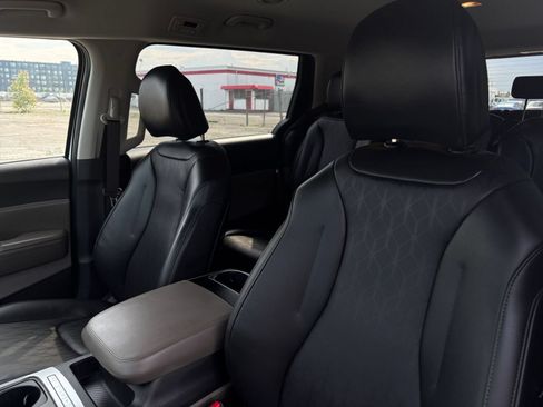 Used 2026 Kia Carnival FWD image 35