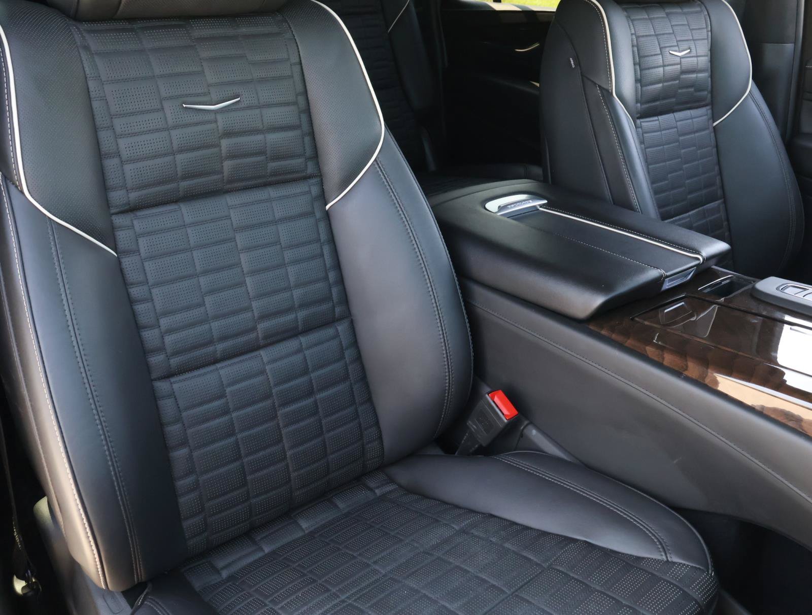 Certified 2024 Cadillac Escalade ESV Premium Luxury Platinum AWD/4WD image 25