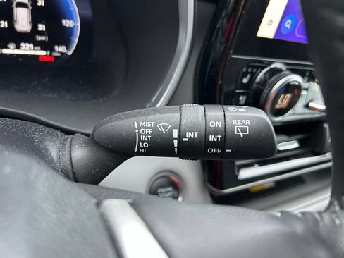 Used 2024 Toyota Highlander Limited FWD image 22