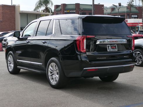 Used 2023 GMC Yukon SLT w/ SLT Premium Package AWD/4WD image 3