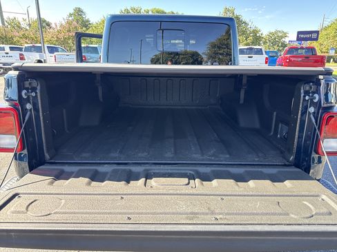 Used 2025 Jeep Gladiator Sport AWD/4WD image 32