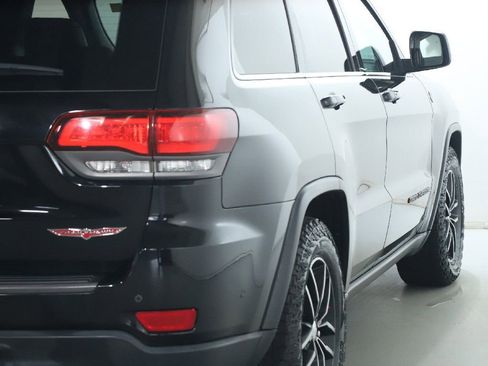 Used 2017 Jeep Grand Cherokee Trailhawk w/ Trailhawk Luxury Group AWD/4WD image 48