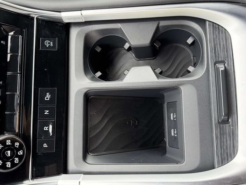 Used 2025 Nissan Armada SL AWD/4WD image 31