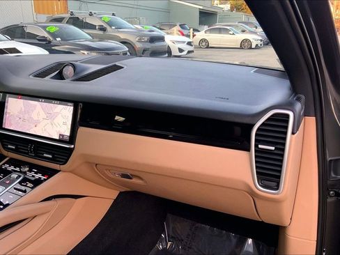 Used 2019 Porsche Cayenne image 19