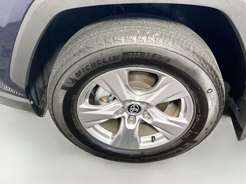 Used 2025 Toyota RAV4 XLE w/ Convenience Package image 13