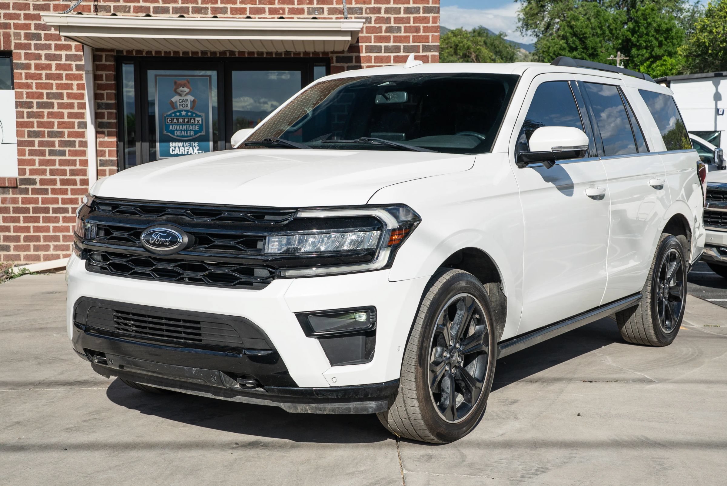Used 2023 Ford Expedition Limited AWD/4WD image 1