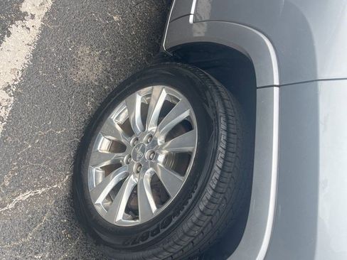 Used 2016 Jeep Cherokee Overland w/ Technology Group FWD image 3