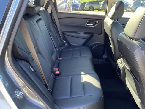 Used 2021 Nissan Rogue SV w/ Premium Package image 19