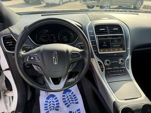 Used 2017 Lincoln MKX Premiere image 18