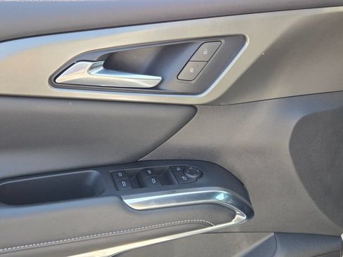 Used 2025 Chevrolet Traverse LT FWD image 18