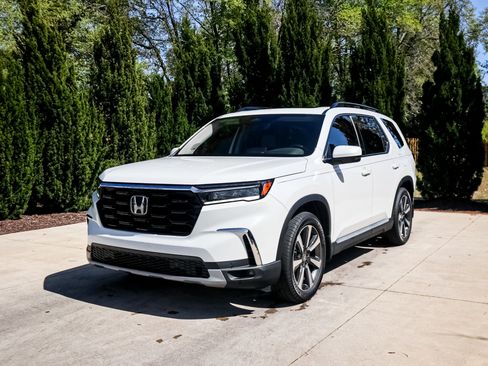 Used 2025 Honda Pilot Touring image 5