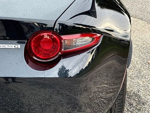 Used 2021 MAZDA MX-5 Miata RF Grand Touring RWD image 14