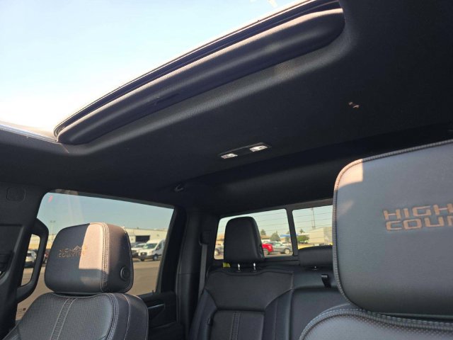 Used 2026 Chevrolet Silverado 3500 High Country w/ Technology Package AWD/4WD image 8
