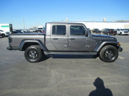 Used 2025 Jeep Gladiator Sport image 4