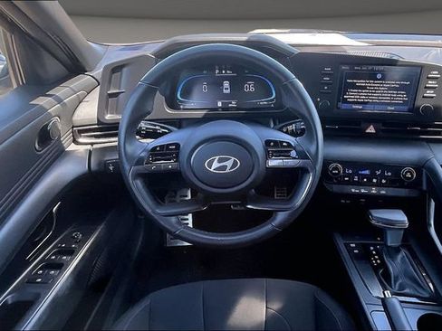 Used 2025 Hyundai Elantra Sport FWD image 5