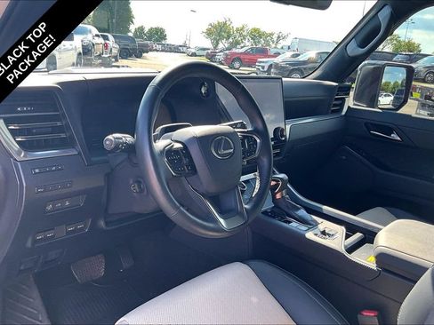 Used 2025 Lexus GX 550 AWD/4WD image 13