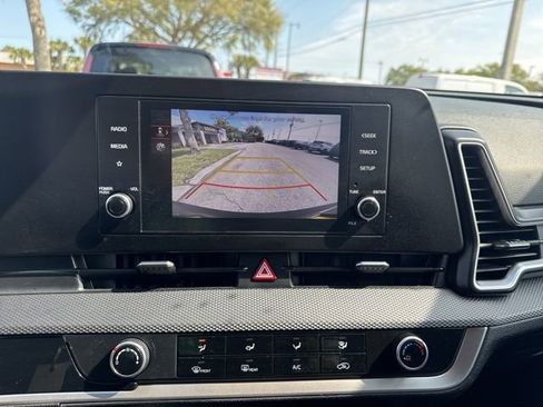 Used 2025 Kia Sportage LX image 27