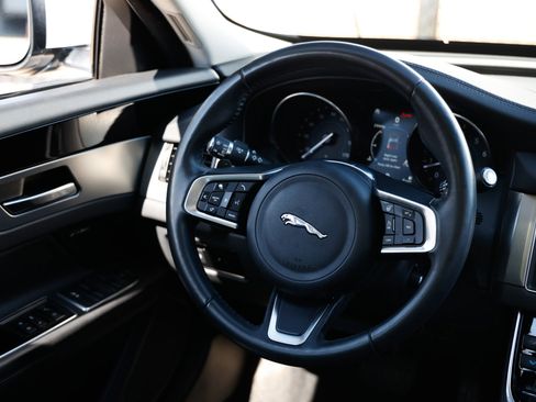 Used 2018 Jaguar XF Prestige image 33