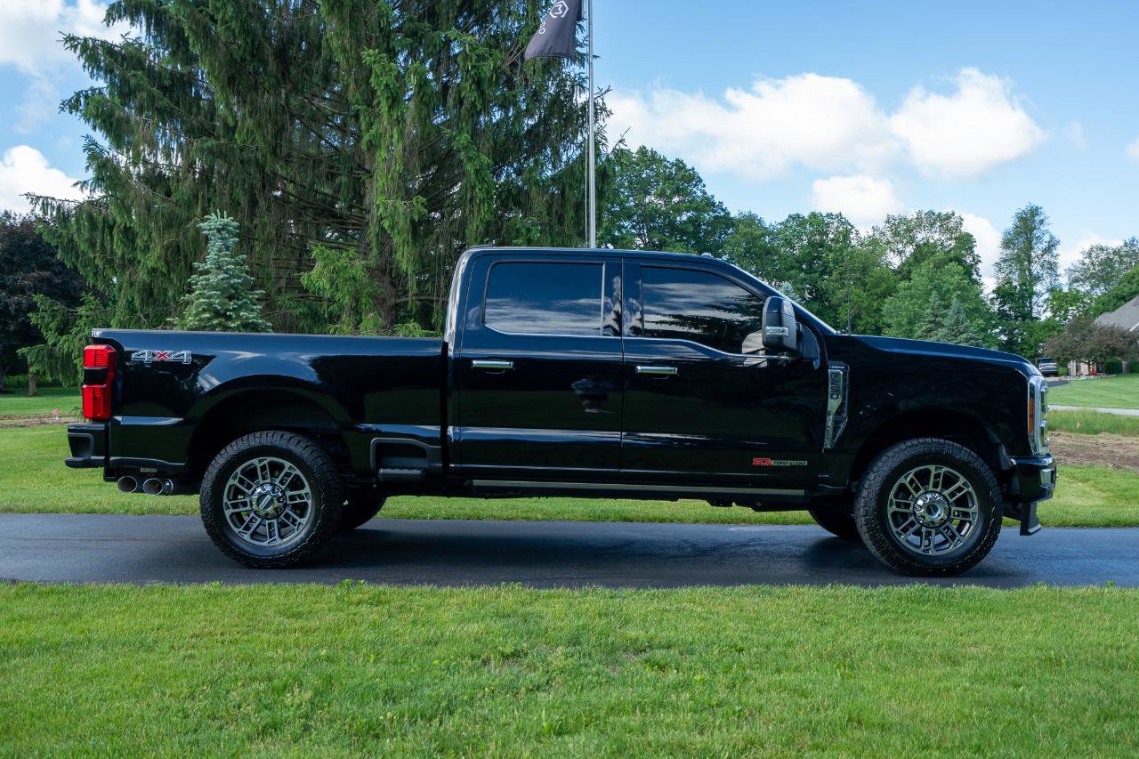 Used 2023 Ford F250 Limited AWD/4WD image 2