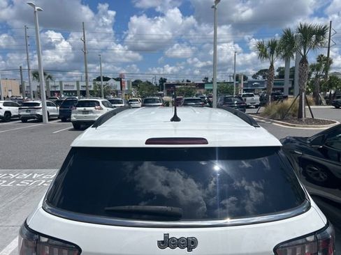 Used 2024 Jeep Compass Latitude AWD/4WD image 5