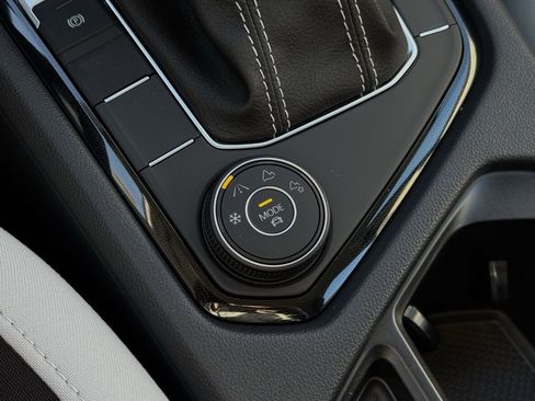 New 2025 Volkswagen Taos S image 31