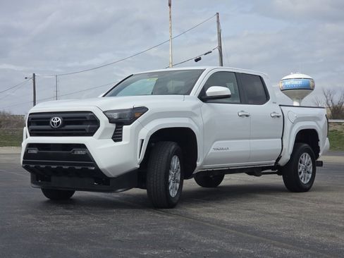 Used 2024 Toyota Tacoma SR5 RWD image 16