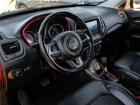 Used 2019 Jeep Compass Trailhawk image 3