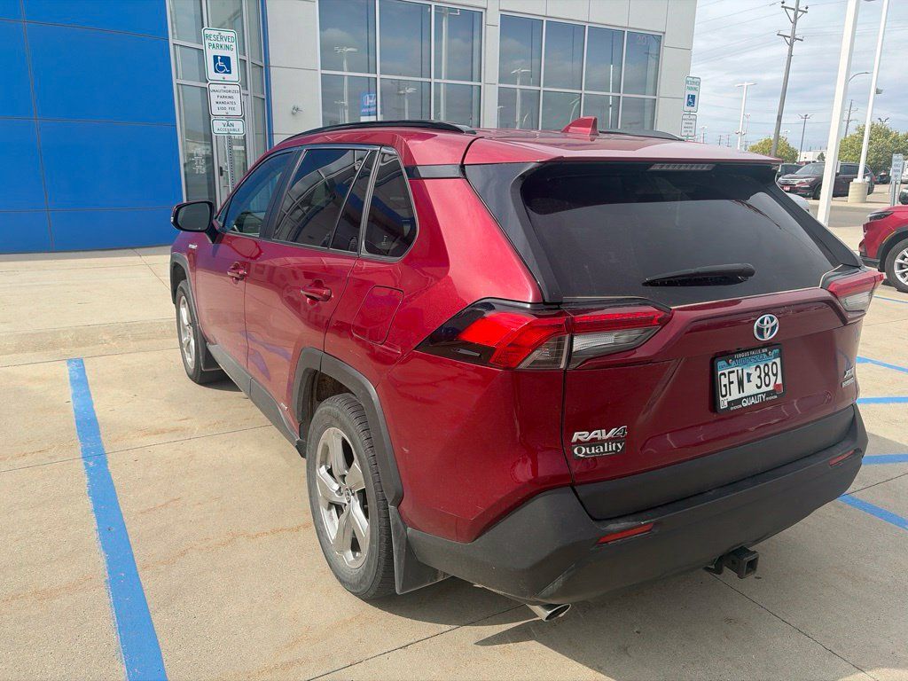 Used 2021 Toyota RAV4 XLE Premium AWD/4WD image 6